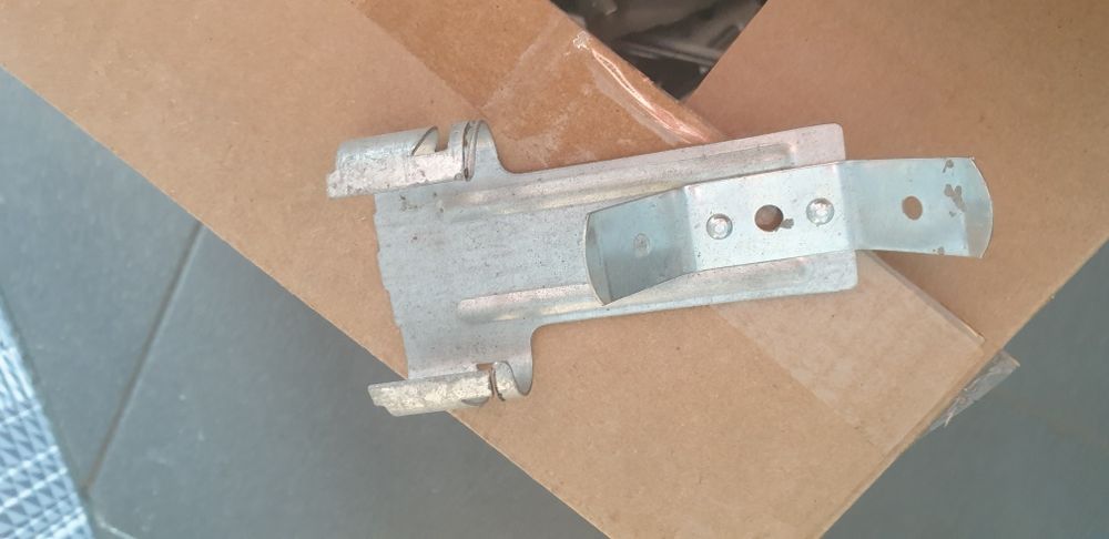 Wieszak obrotowy z sprezyną