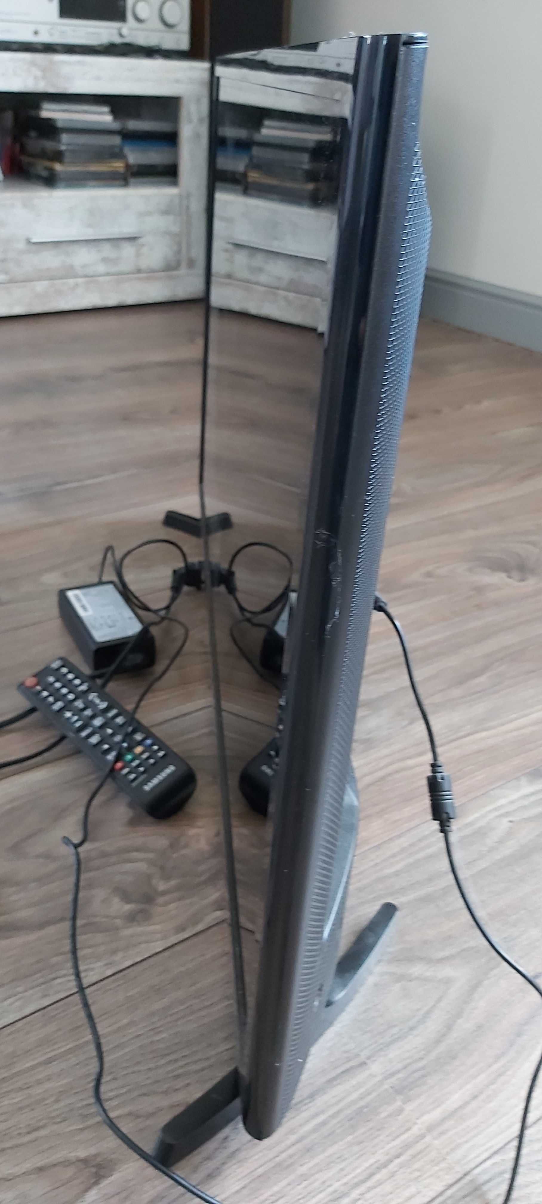 TV Samsung 32 cale + tuner TV z anteną pokojową + wieszak ścienny