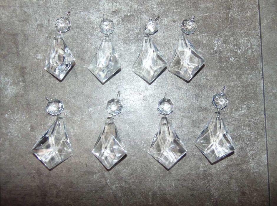 Stare kryształki szklane migdałki wys.7,6 cm.jednakowe,cena za 1 szt.