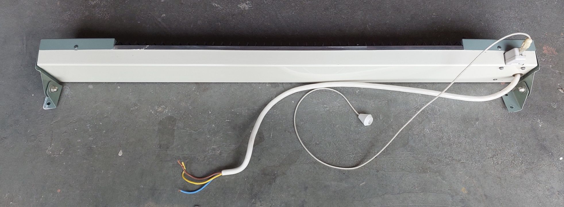 Aquecedor de parede Junex, 750W, usado, a funcionar