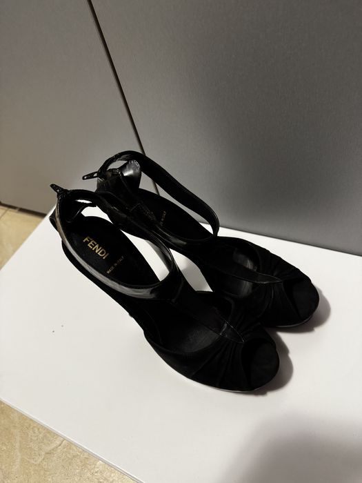 босоніжки Fendi на платформі