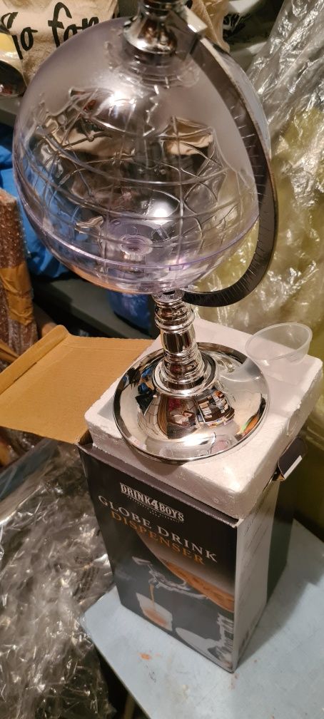 Imprezowy dystrybutor Globus do alkoholu