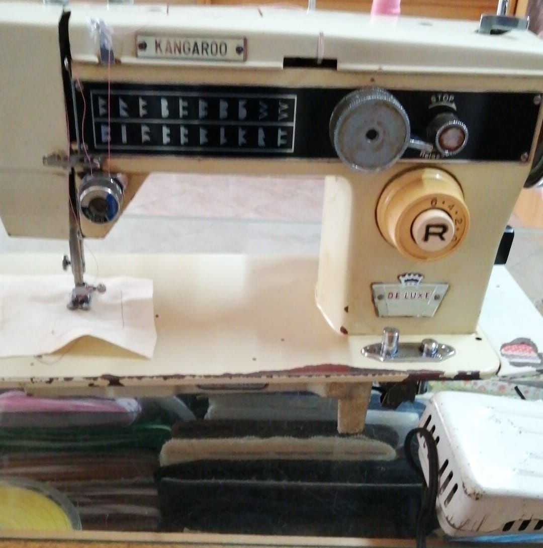 Máquinas de coser Antigas- DISPONÍVEL
