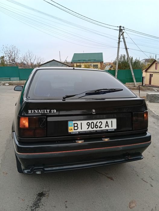 Автомобіль Renault 19