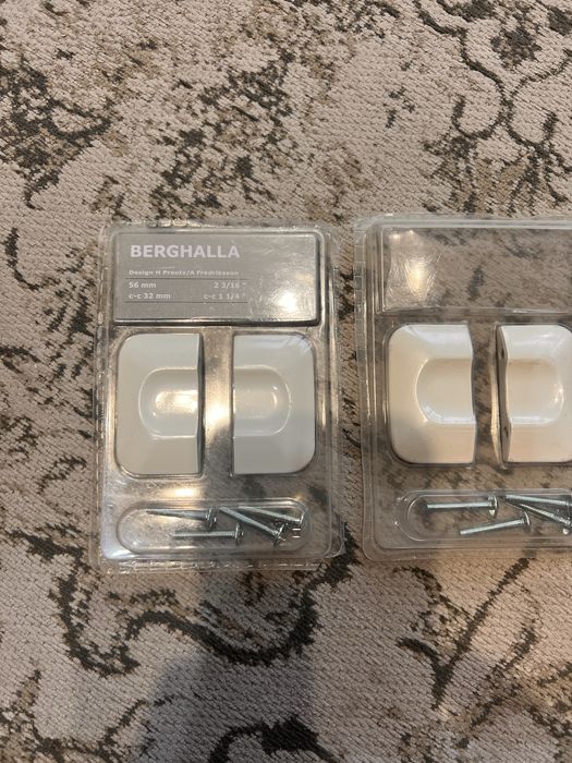 Cztery nowe uchwyty do mebli białe ikea berghalla