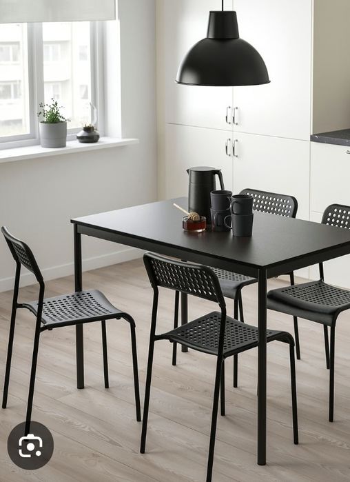 Mesa com cadeiras