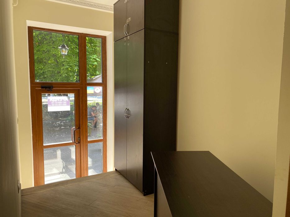 Фасадный офис в отличном состоянии на пр Шевченко.