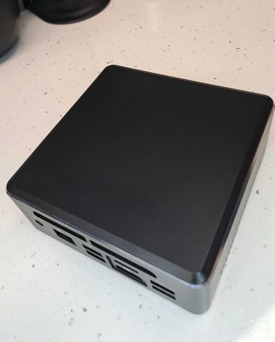 Mini PC z AMD Ryzen 5, WiFi AC i Bluetooth