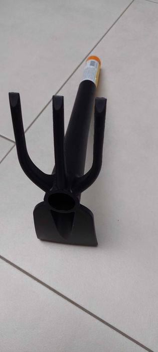 Балконо-садова сапка - легка та якісна.