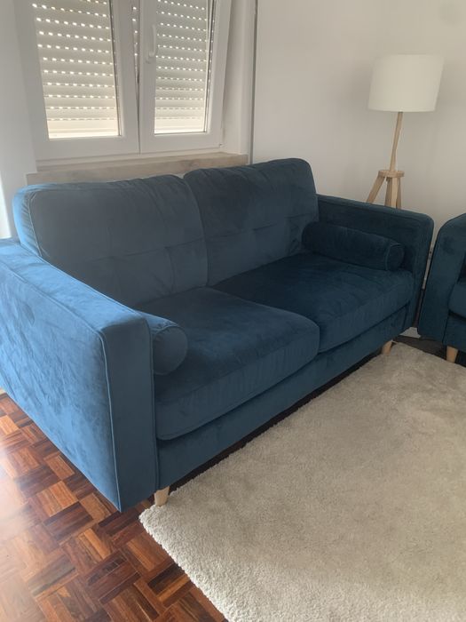 2 sofás veludo azul