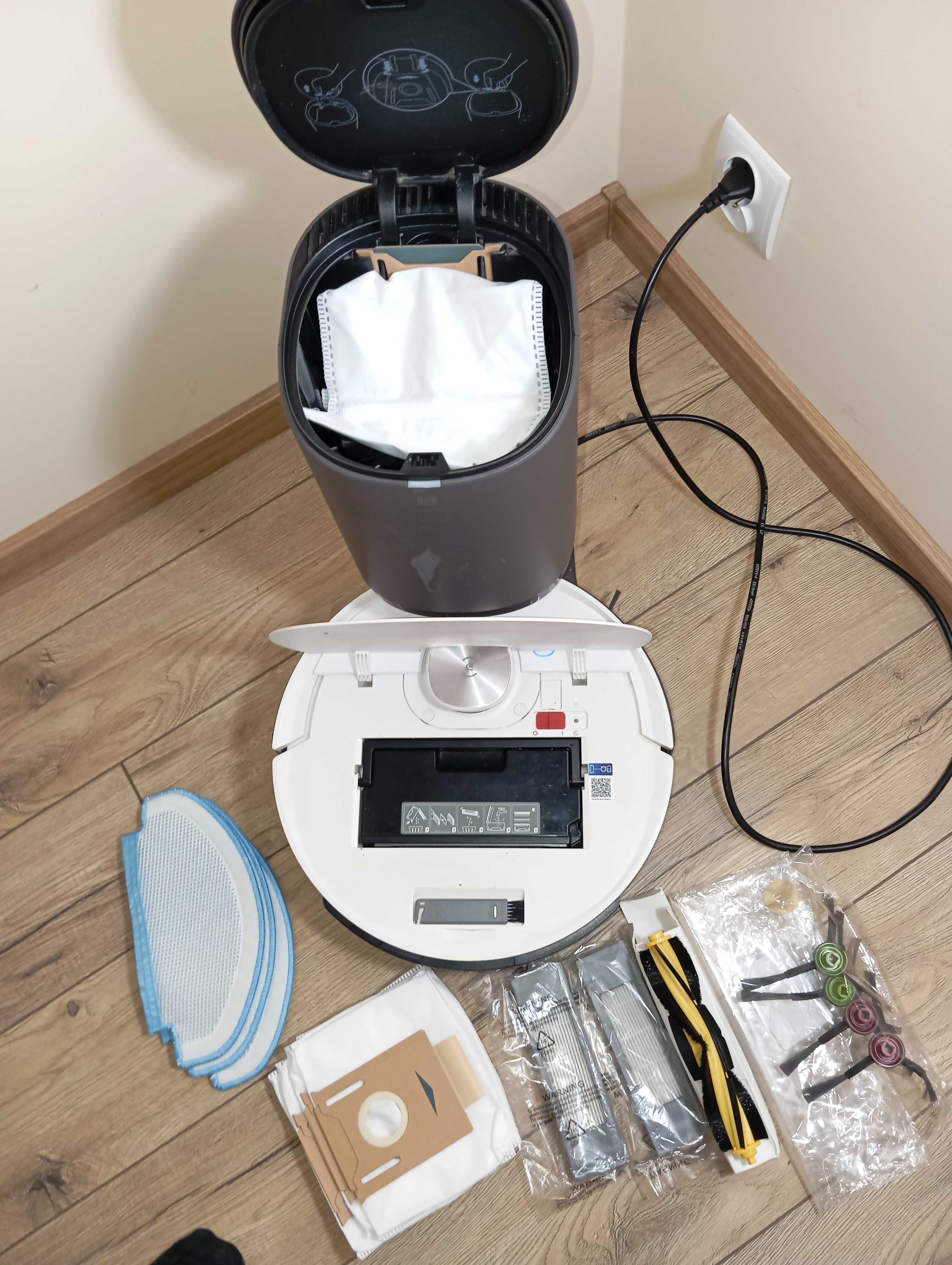 Inteligentny robot sprzątający i mopujący ECOVACS DEEBOT OZMO T8+