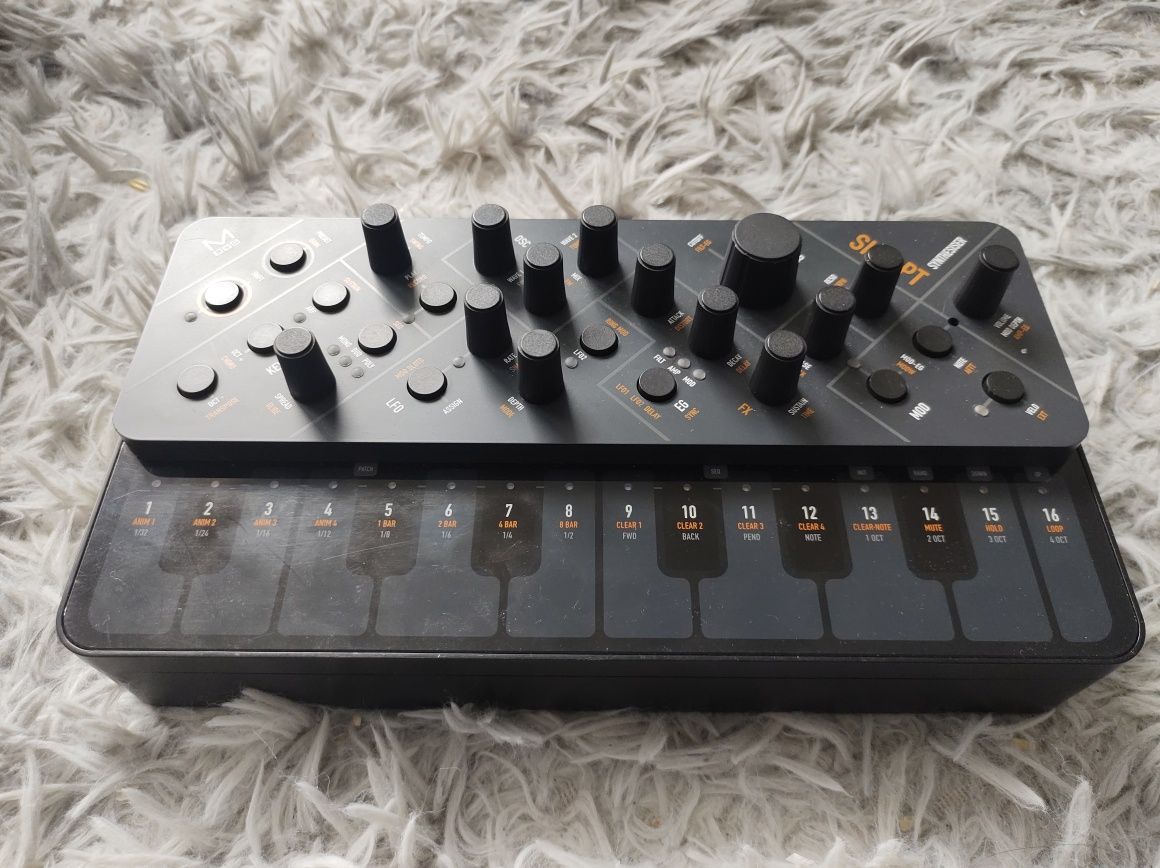 Modal Skulpt syntezator cyfrowy virtual analog