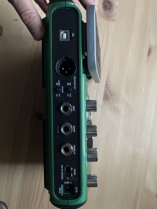 Pedaleira de efeitos acústicos Zoom A2.1u