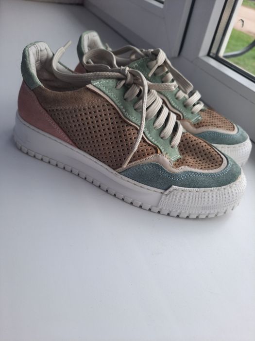 Кросівки замшеві жіночі