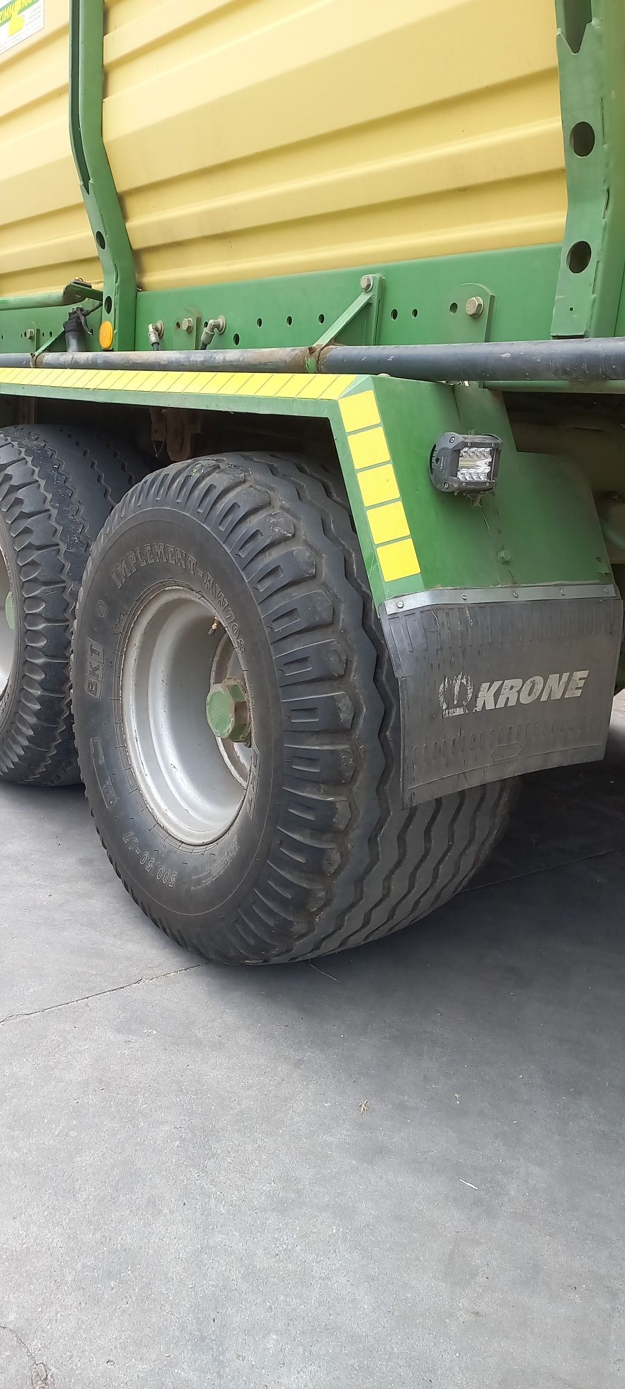 Przyczepa samozbierająca Krone Titan GD 6/42