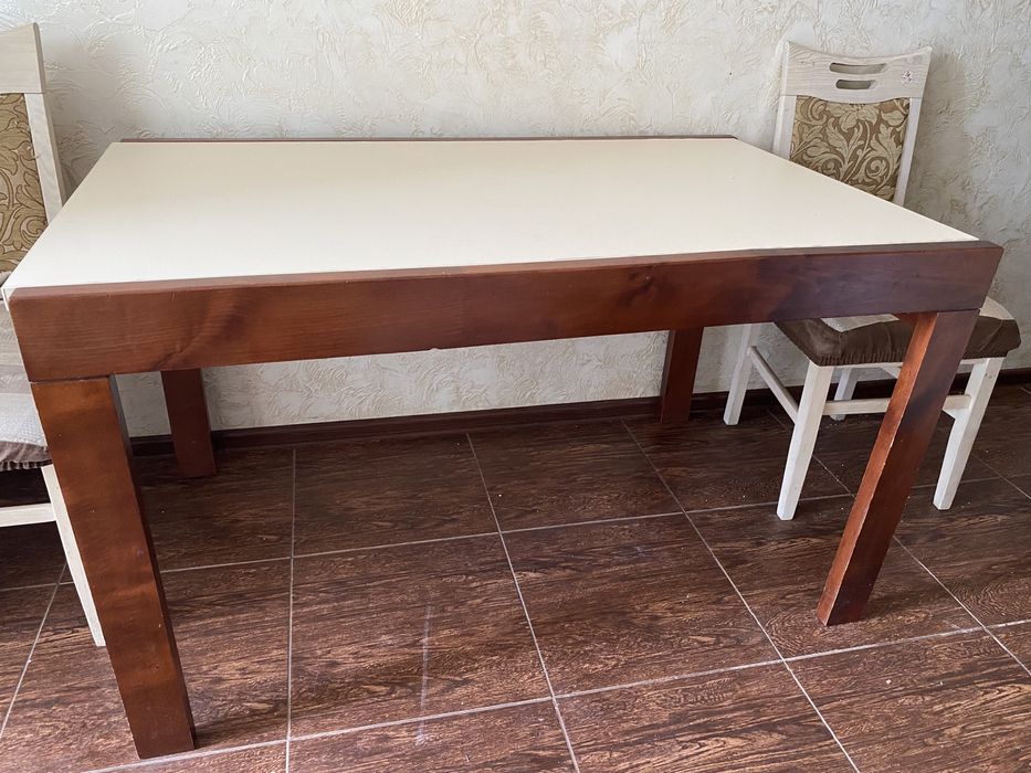 Кухонний стіл