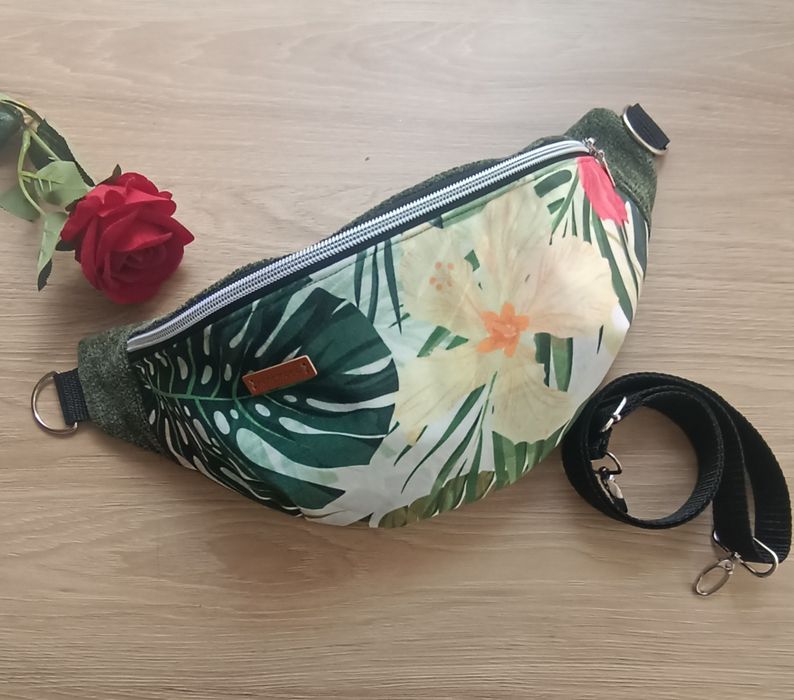 Nerka torebka saszetka zieleń z motywem kwiatowym handmade rękodzieło