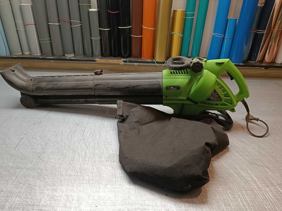 Dmuchawa elektryczna z funkcja odkurzania i mielenia drobnych gałązek