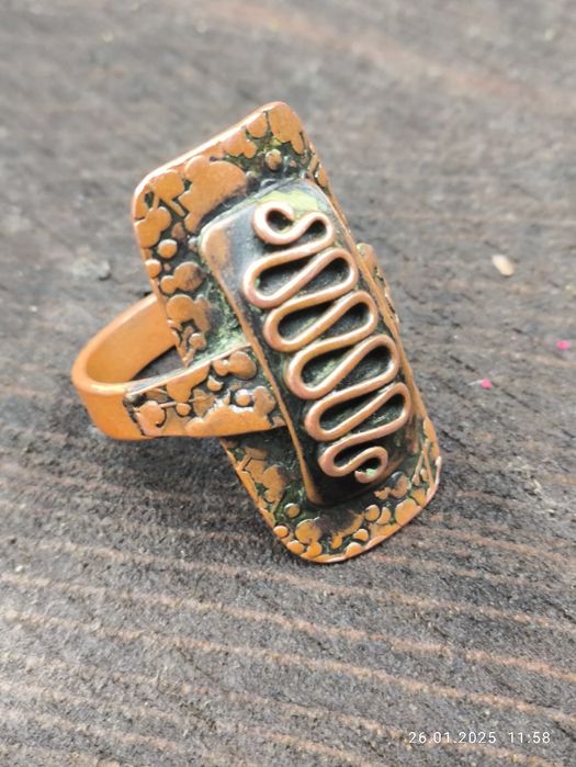 Stary miedziany nietuzinkowy pierścionek . Vintage