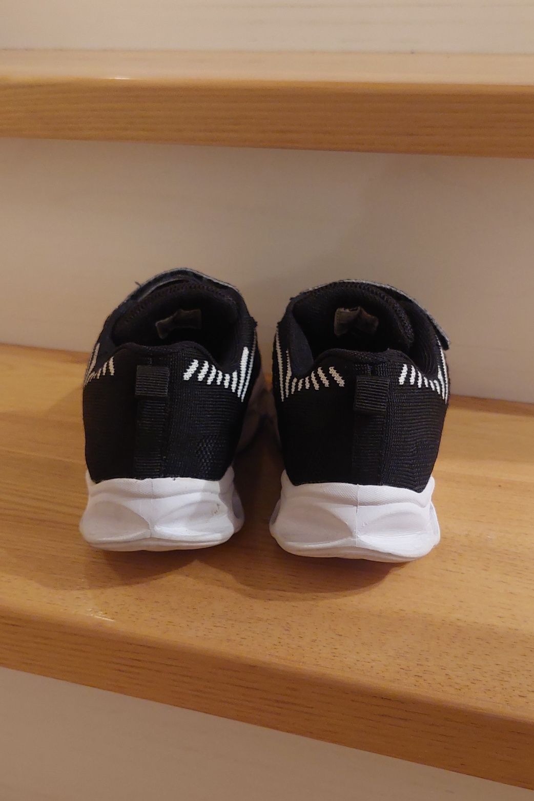Snakersy adidasy piankowa podeszwa NYC