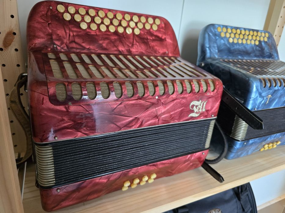 Duas concertinas à quarta voz