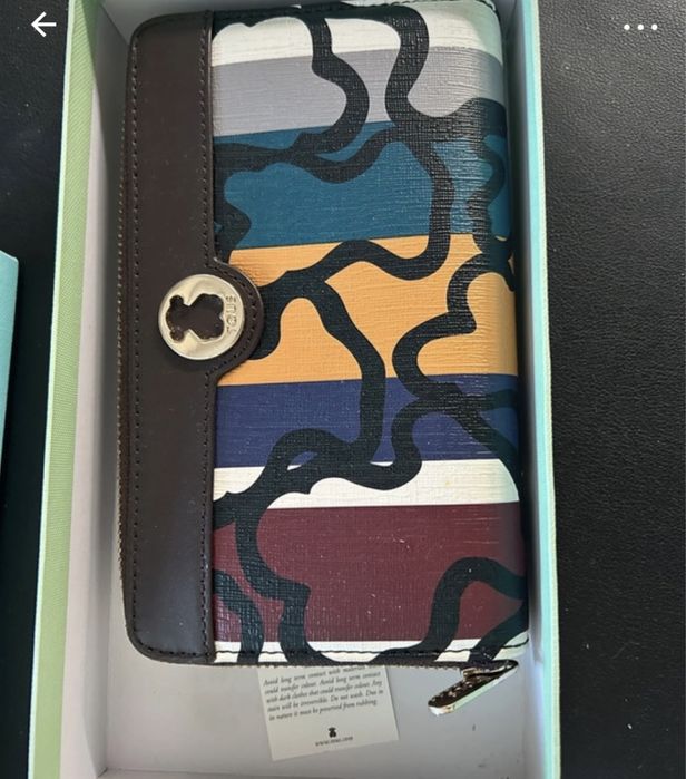 Tous portfel zlote logo pudelko