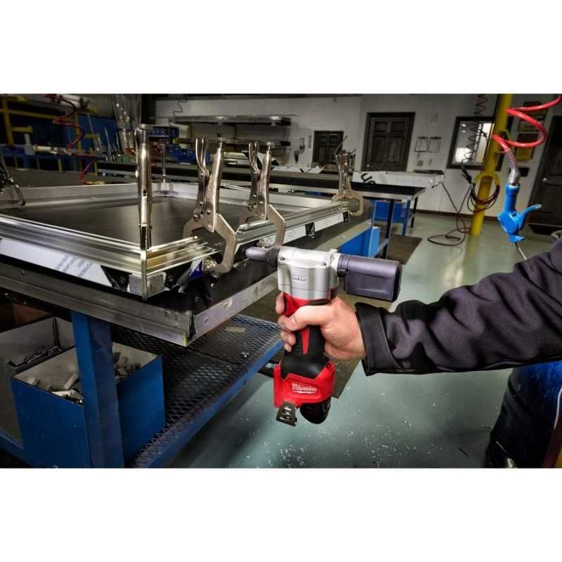 Акумуляторний заклепочник MILWAUKEE M12 BPRT-201X діам.закл. 2,4-4,8мм