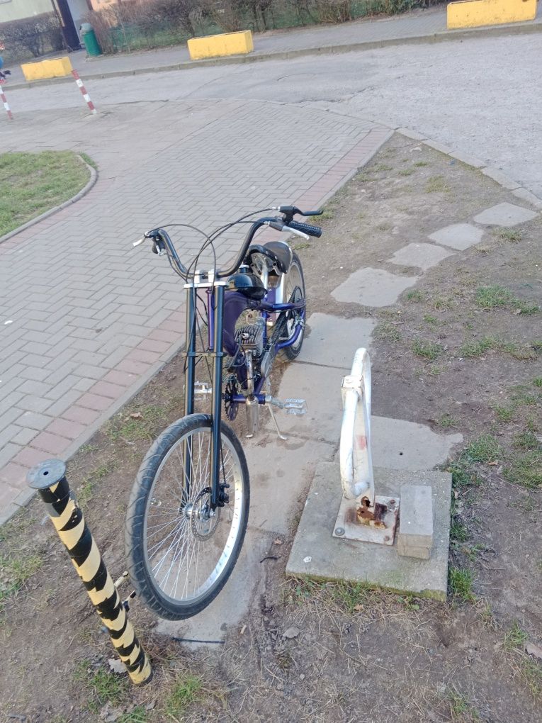 Rower chopper z silnikiem