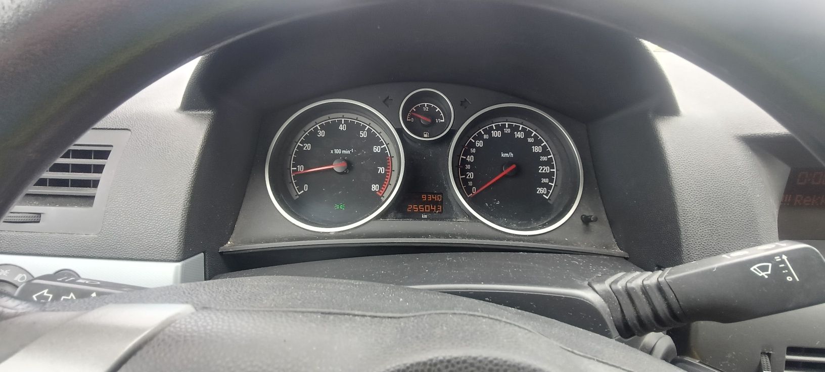 Sprzedam opla astrę h 2005r 1.6 PB 255000km