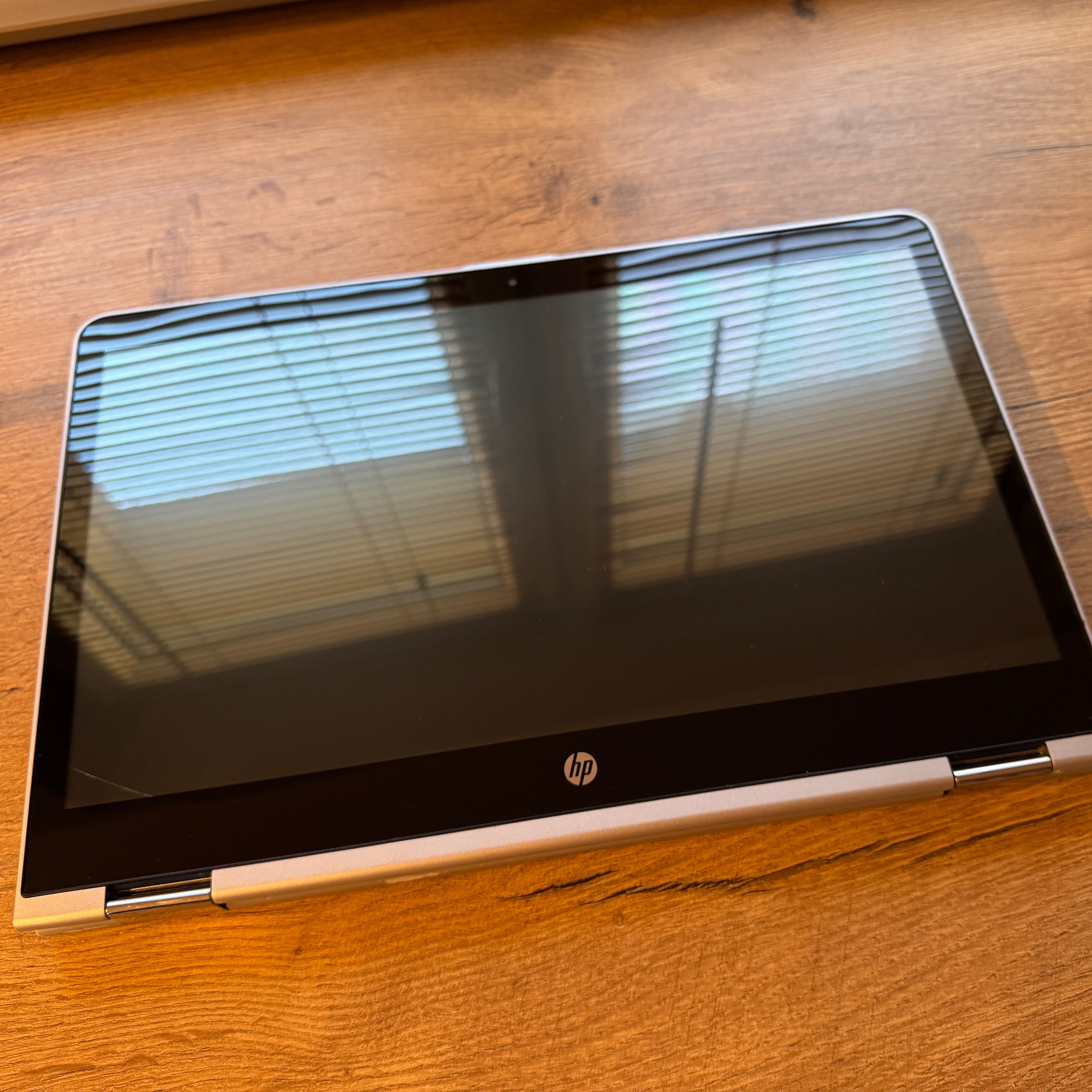 HP Pavilion x360 Convertible i5-7200 CPU, 8 GB RAM, 1 TB