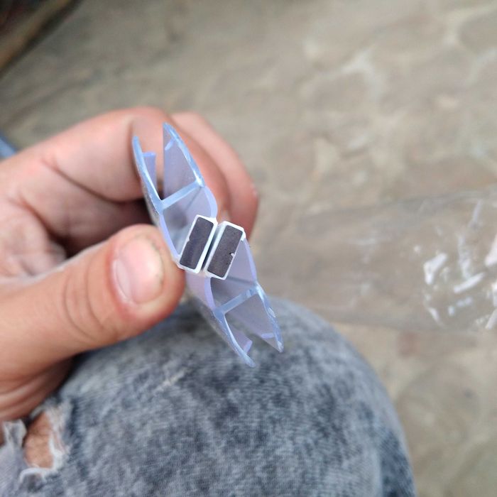 Uszczelka magnetyczna narozna do kabiny prysznicowej 6-8mm