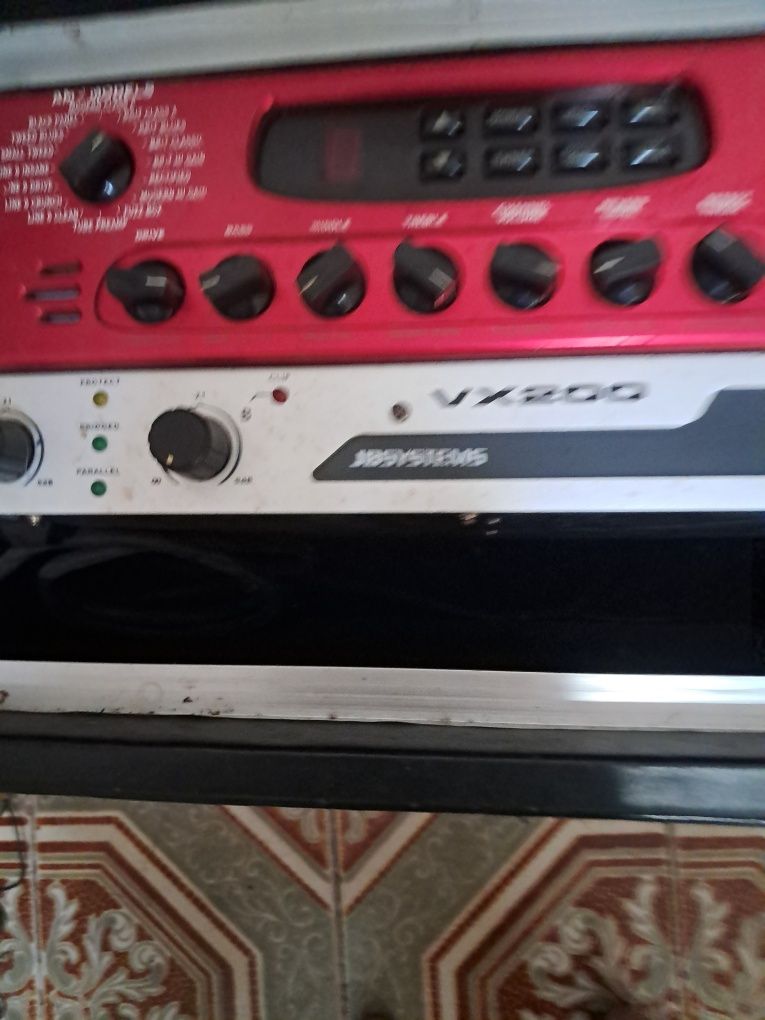 Rack com LINE6 POD PRO/ Amplificador  JBSYSTEMS 200w