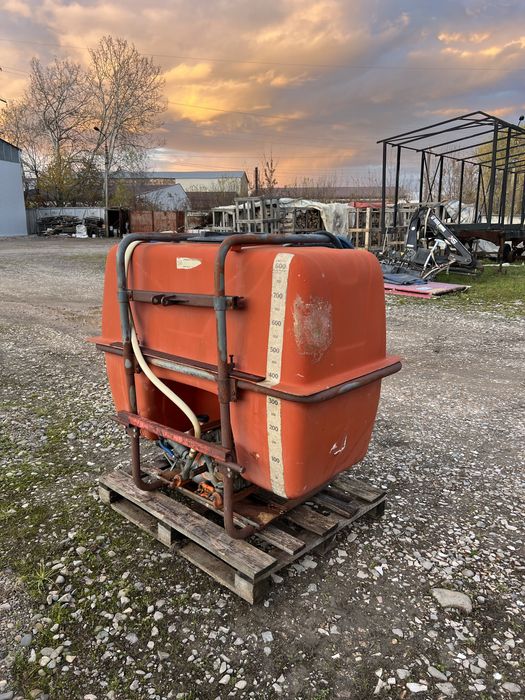 Бочка з насосом оприскувач для трактора