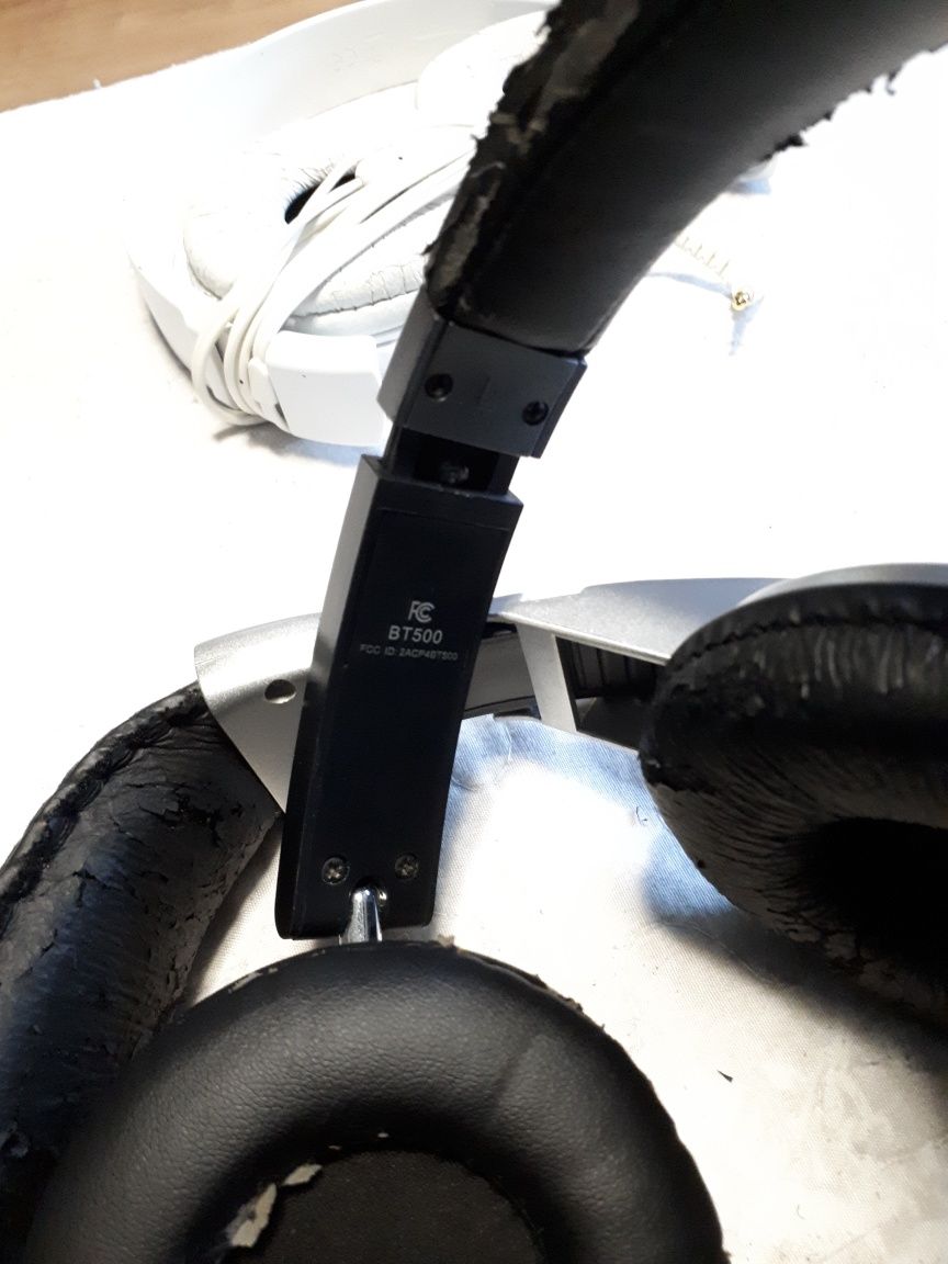 Słuchawki przewodowe i bluetooth