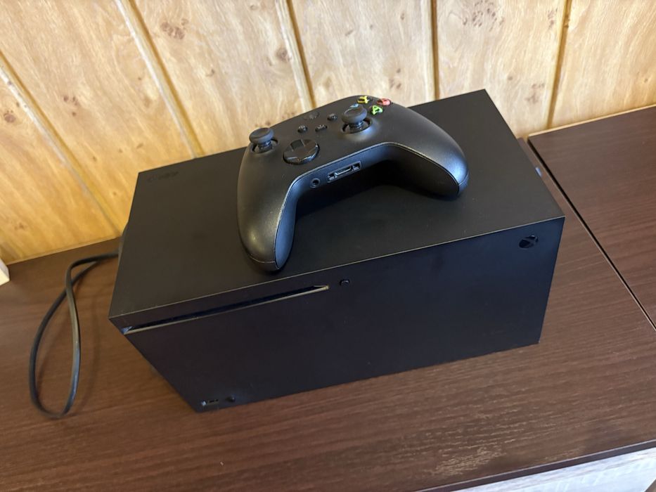 Konsola Xbox series x z grami