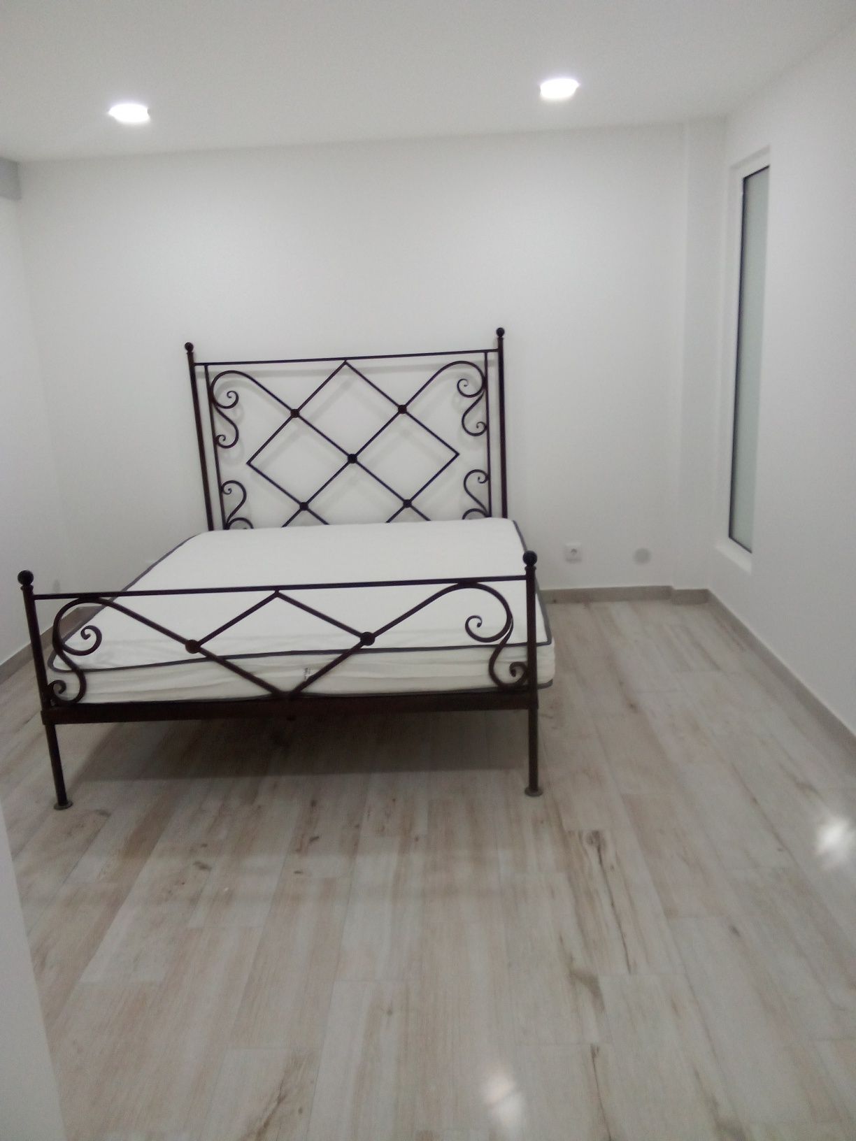 Alugo studio em castelo branco
