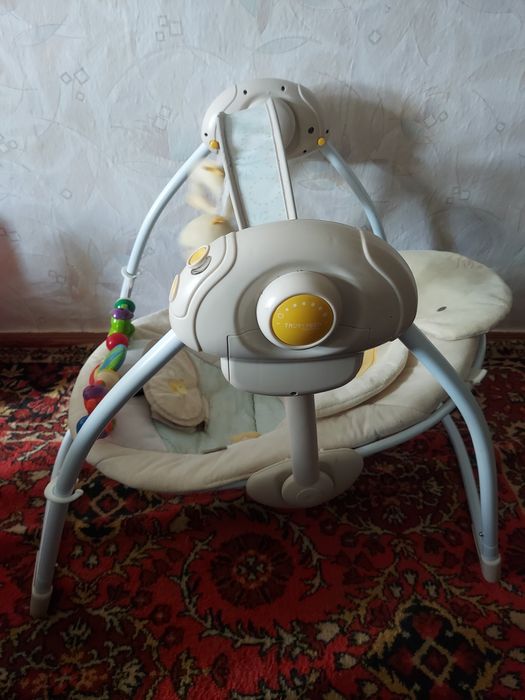 Дитячий заколисуючий центр Ingenuity True Speed