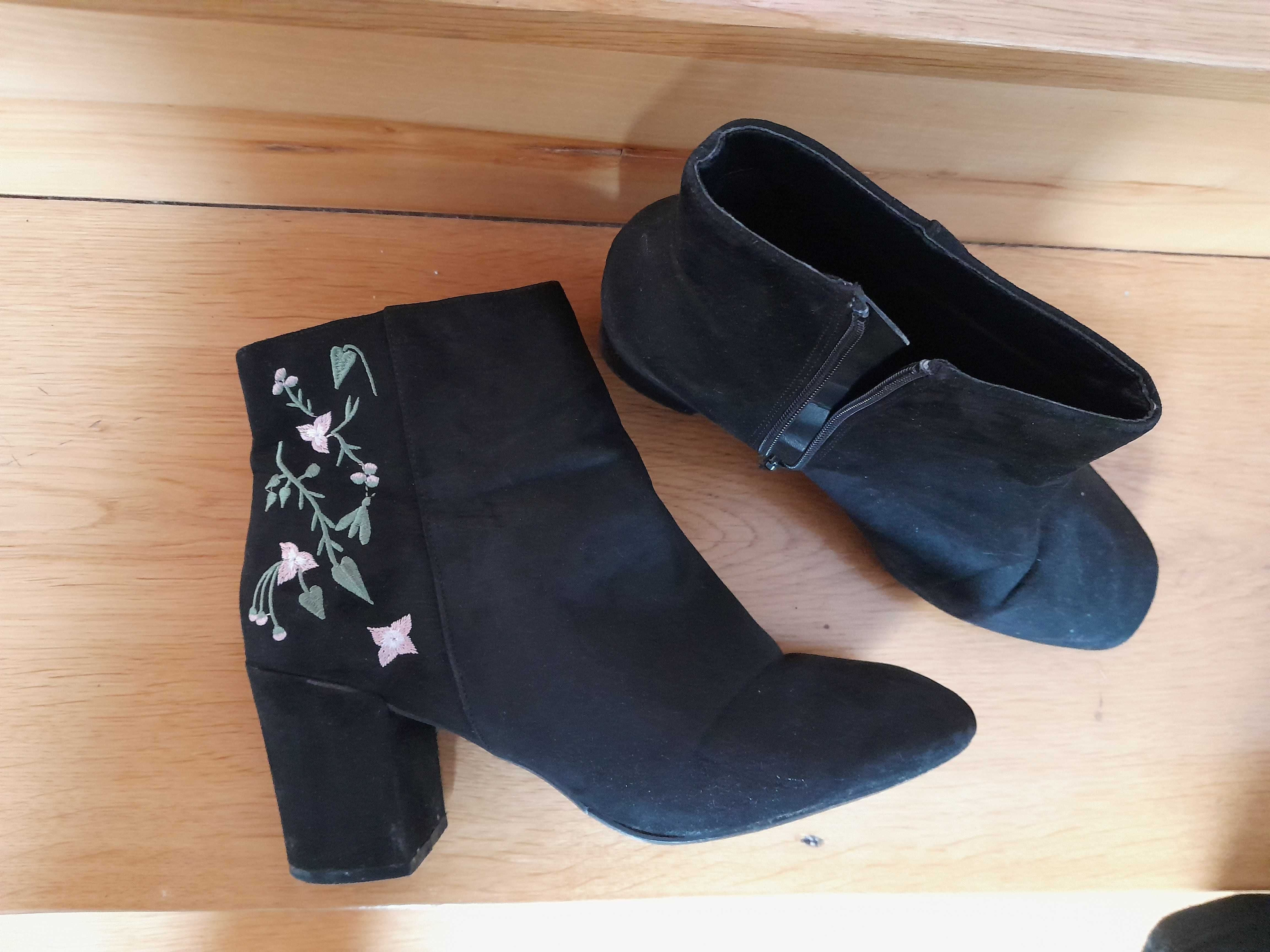 buty botki  roz. 7- 40/41 oryginalne i niepowtarzalne