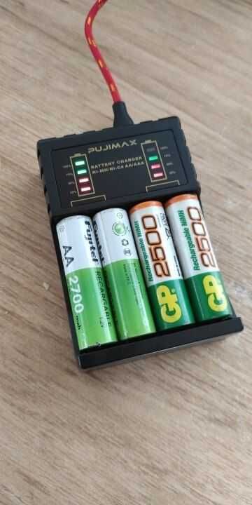 Зарядное для батареек АА/ААА Зарядне для батарейок аккумуляторних