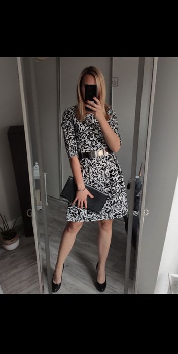 Sukienka biało-czarna ornamenty rozkloszowana XS S 34 36