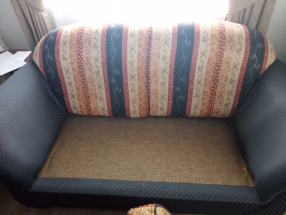 Sofa de 2 lugares em bom estado