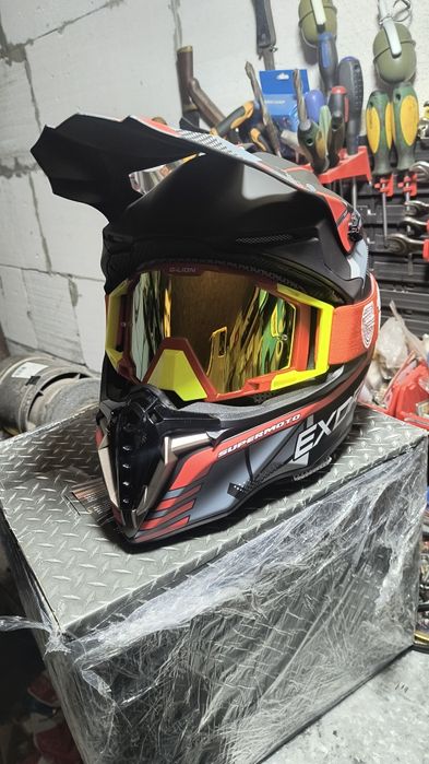 Продам ендуро шолом з очками