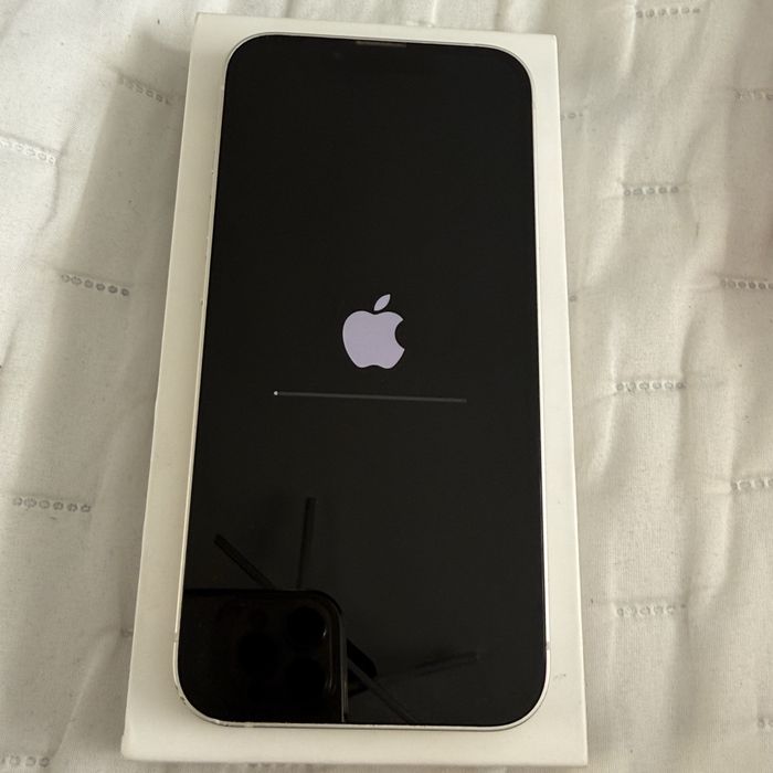 Telefon Iphone 13 biały