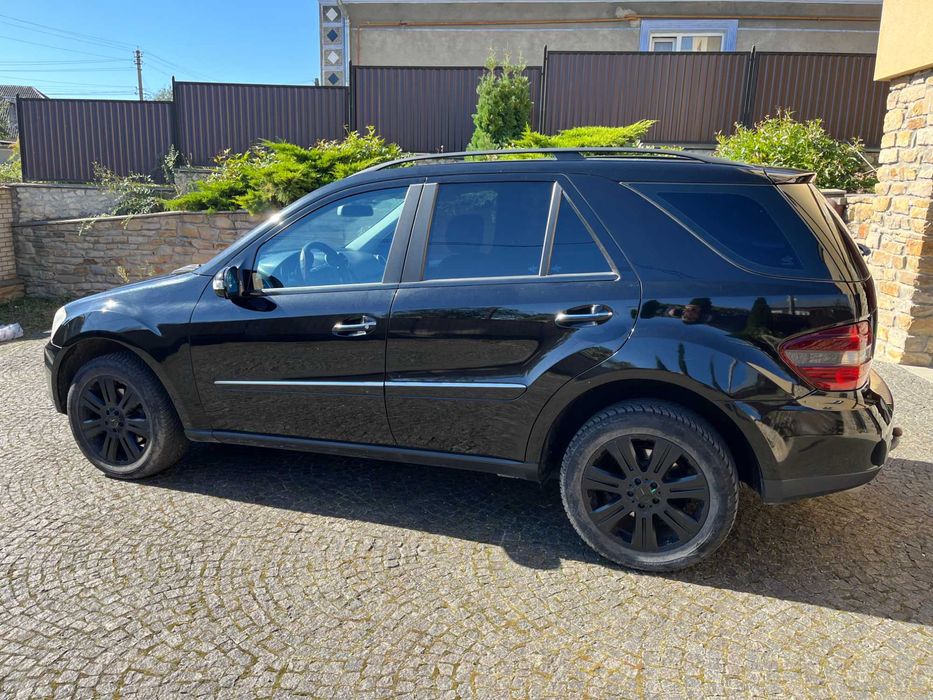 Mercedes-Benz ML 320. 2006 року