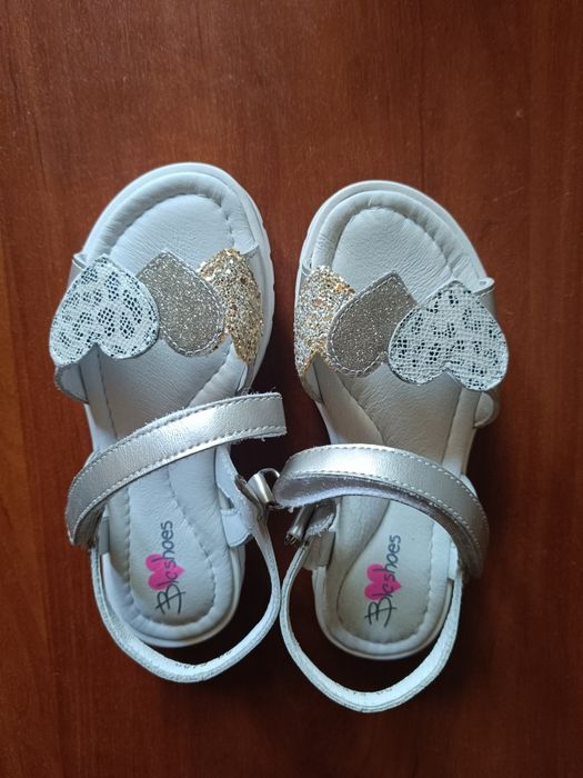 Шкіряні босоніжки на дівчинку 30 розмір