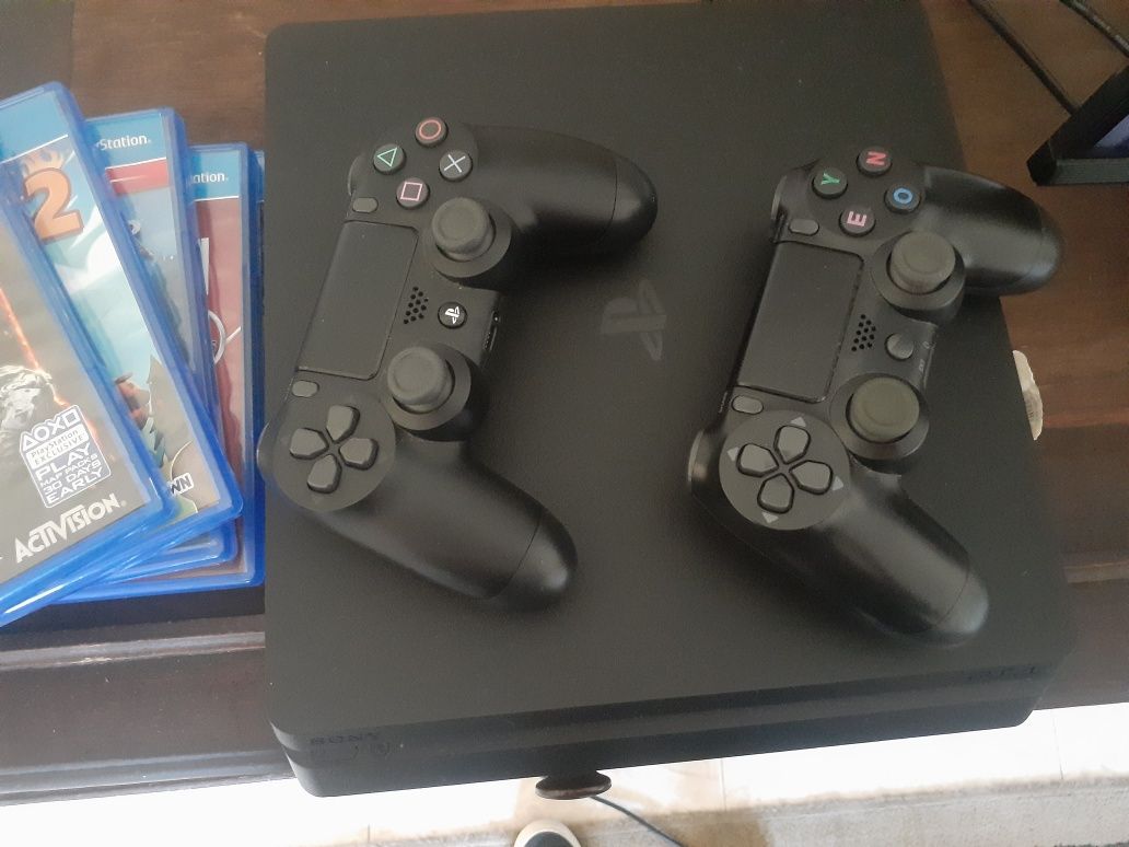 PS4 + 5 jogos + 2 comandos