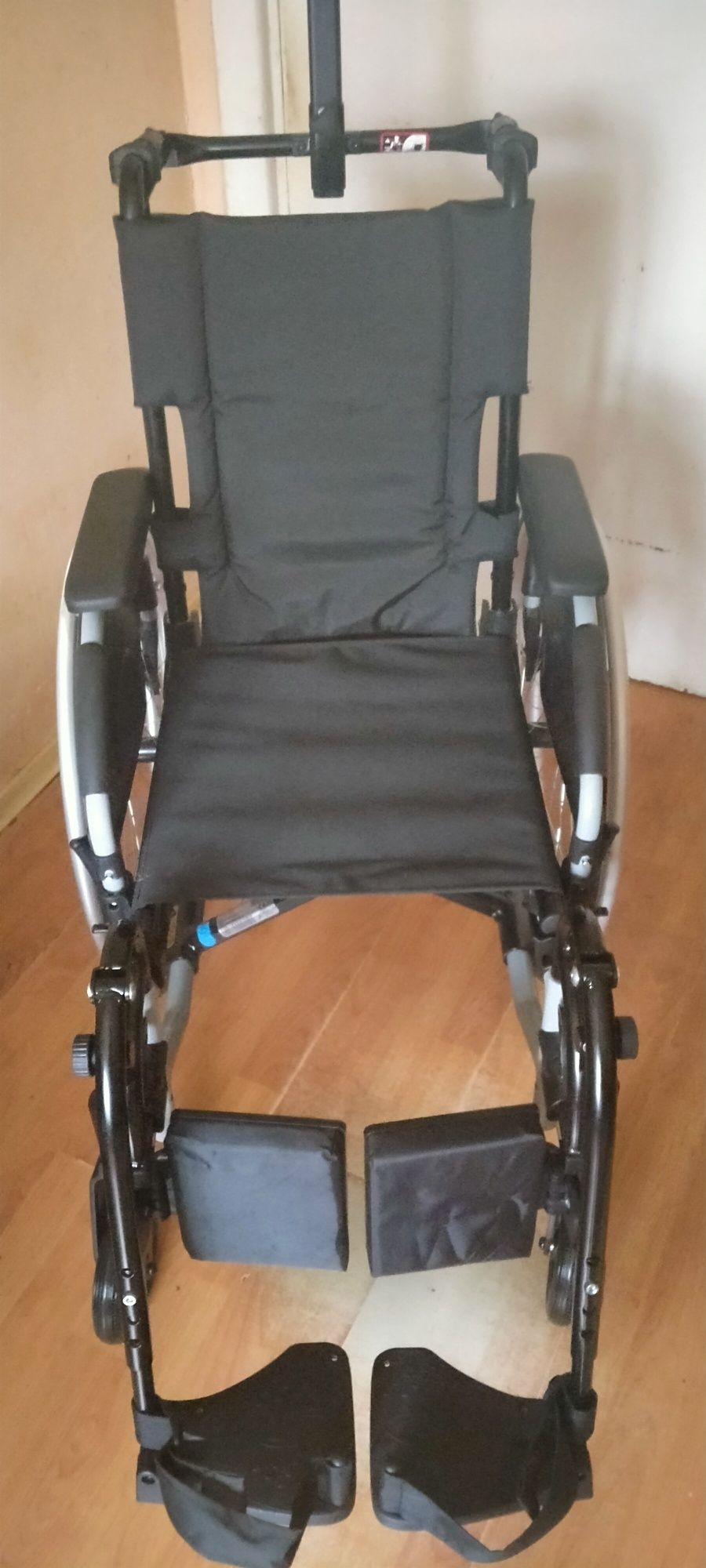 Новая, многофункциональная инвалидная коляска ширина 38 см.