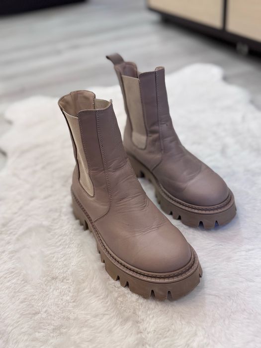 Трендові Черевики-Челсі на Масивній Підошві