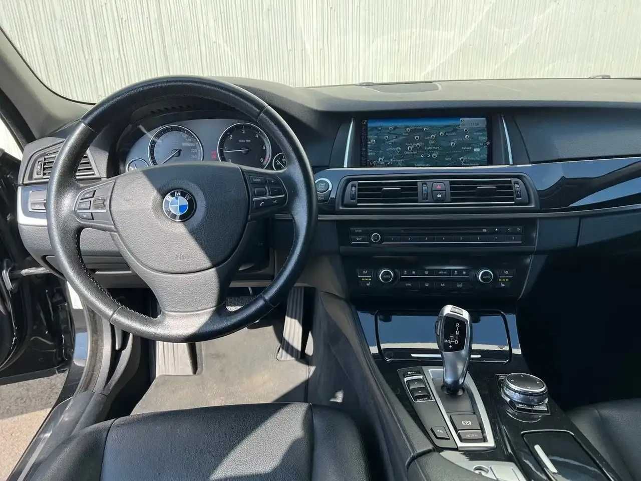 Бампер BMW F11 520 б/у автозапчастини