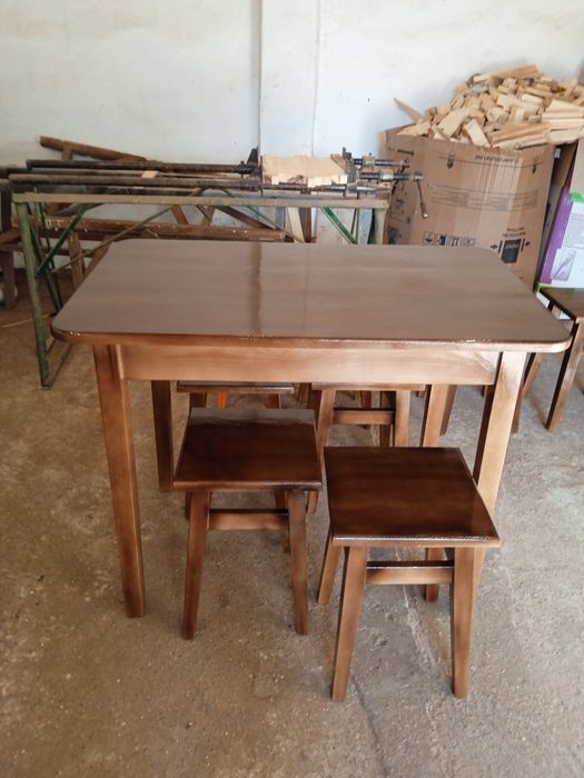 Продається табуретки і столи